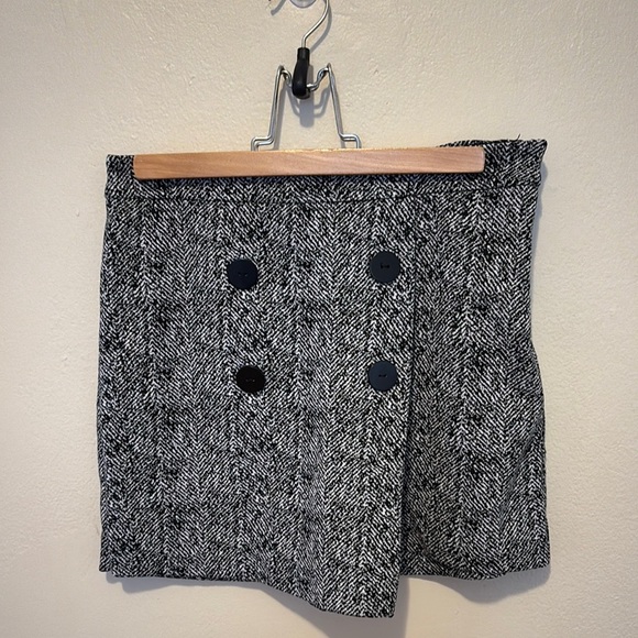 Express Black and White Herringbone Skirt - Picture 1 of 4